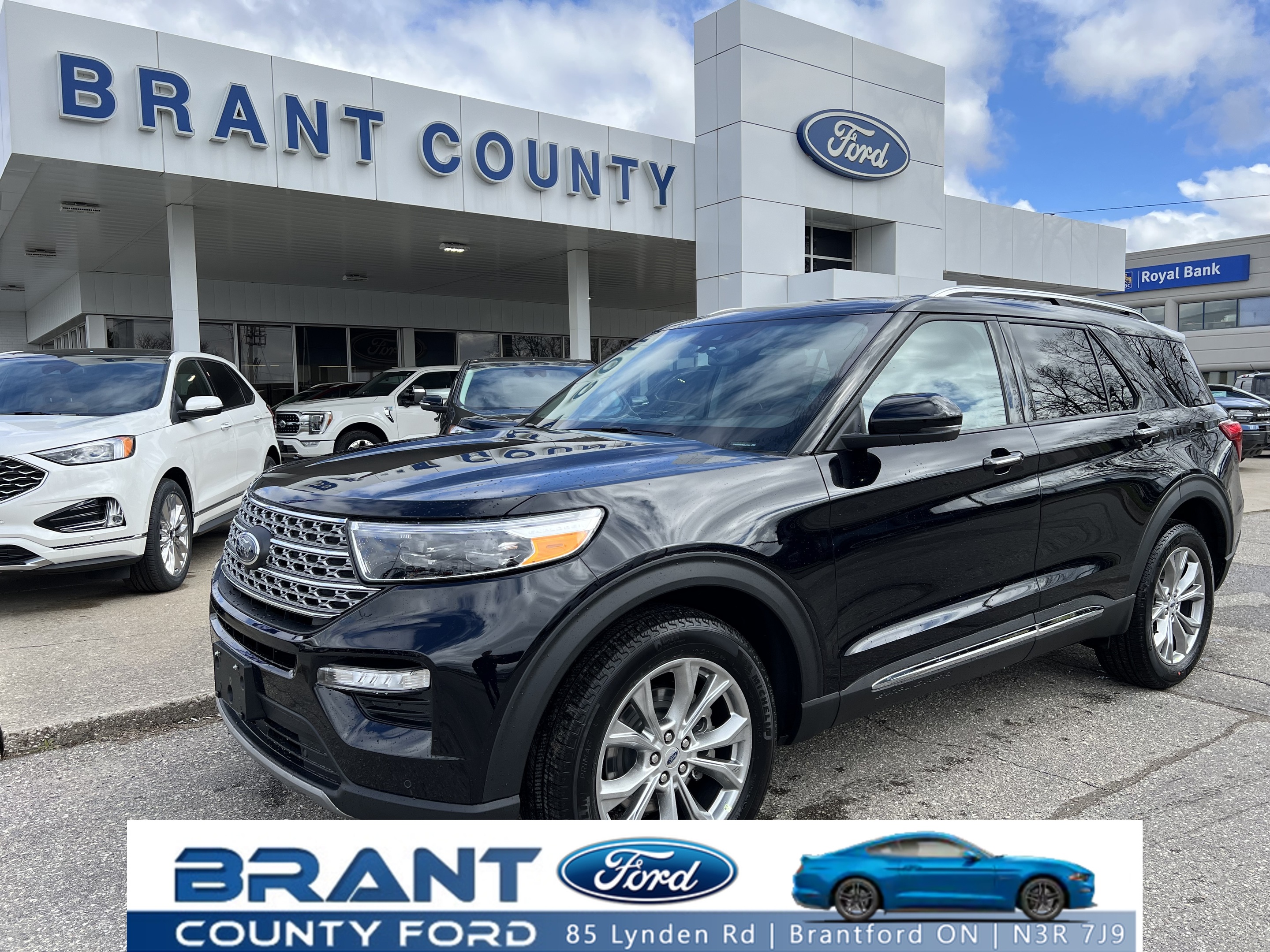 2024 Ford Explorer Limited 4WD roof and bench 2nd row seats 