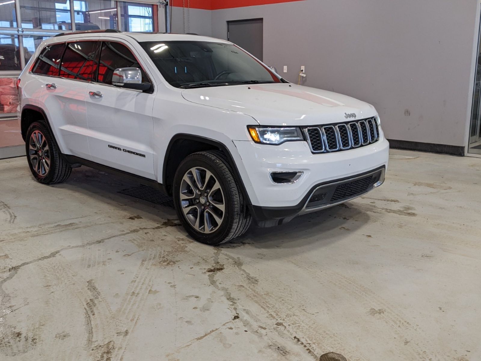 2018 Jeep Grand Cherokee Limited - Leather, sunroof, navigation