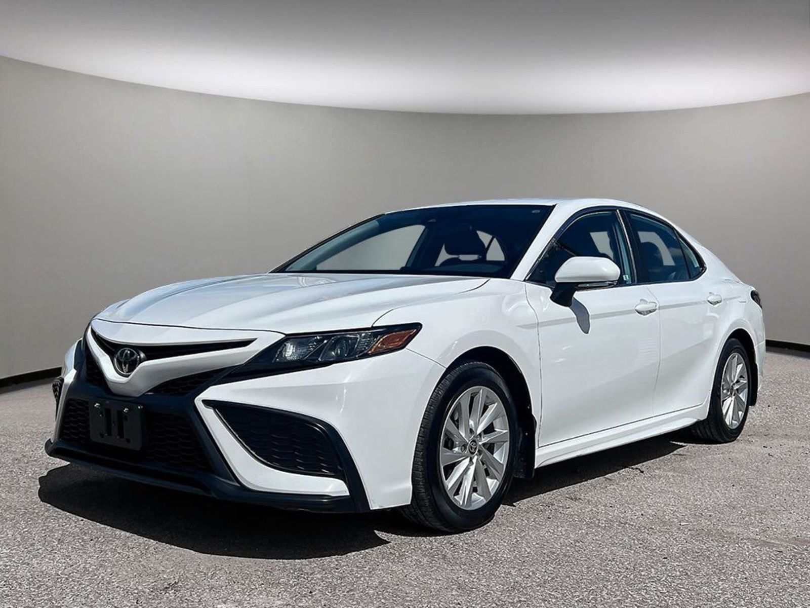 2021 Toyota Camry SE - Leather