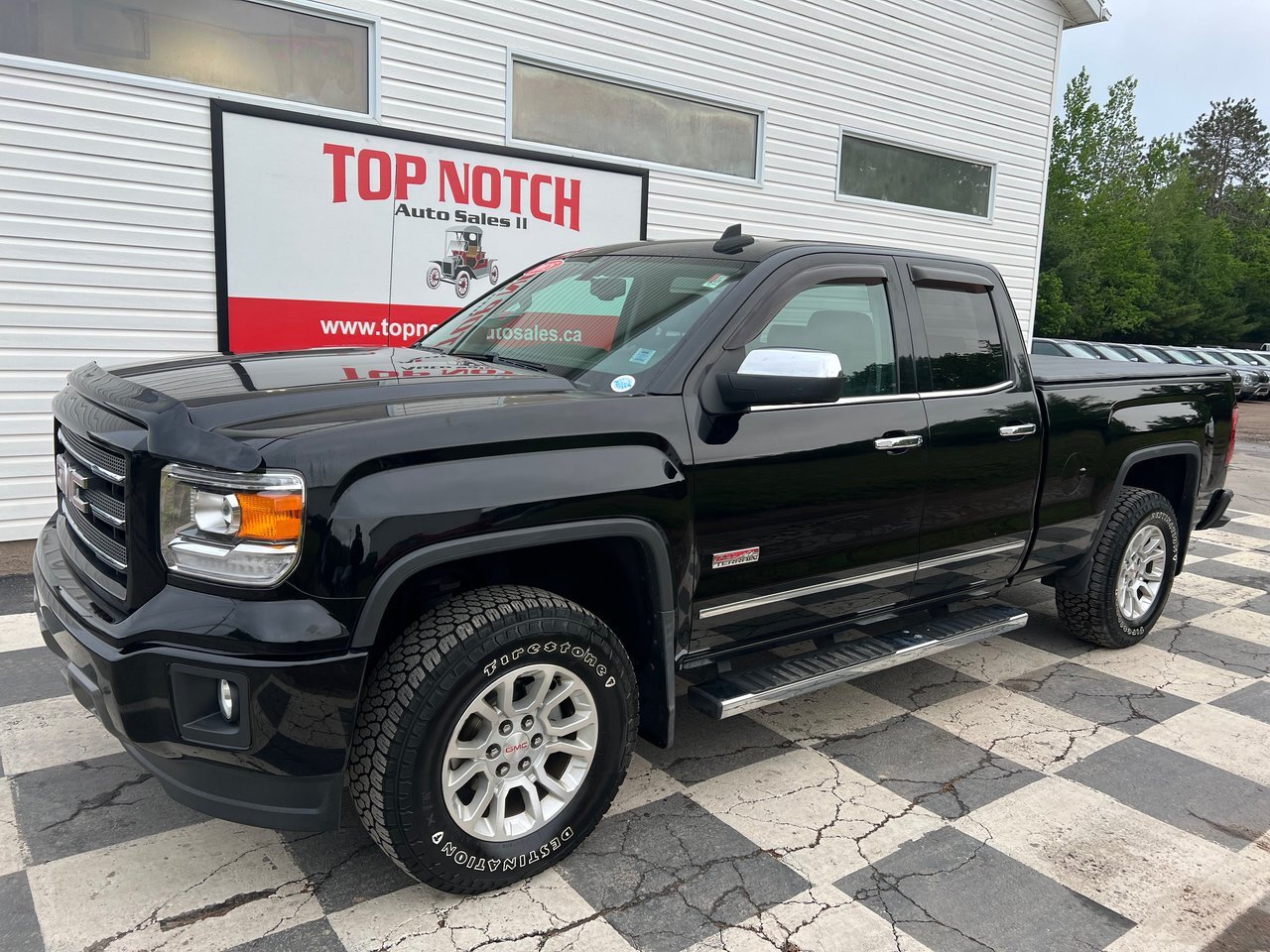 2015 GMC Sierra 1500 SLE - 4WD, Bed liner, Tow PKG, Heated seats, A.C