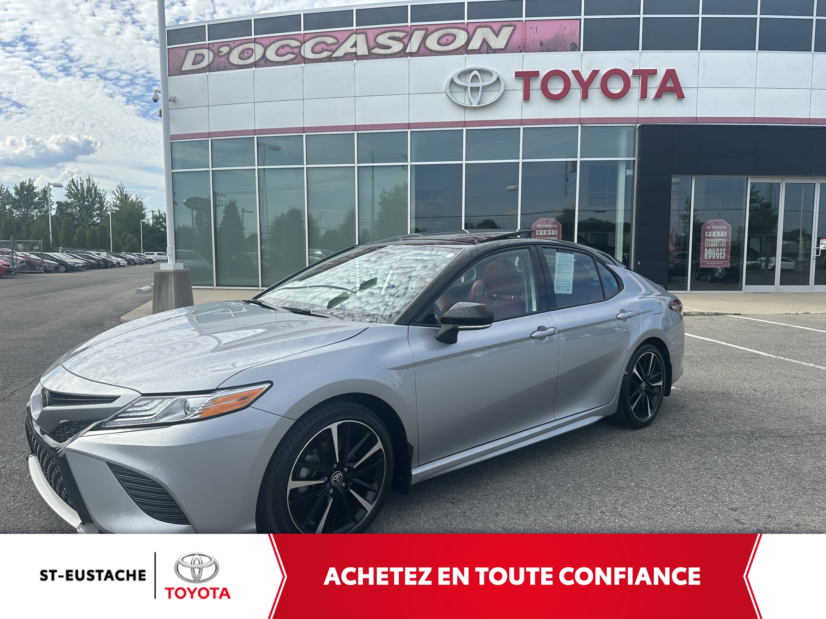2020 Toyota Camry XSE *** CUIR / TOIT PANO / MAG *** 15 618 KM ***
