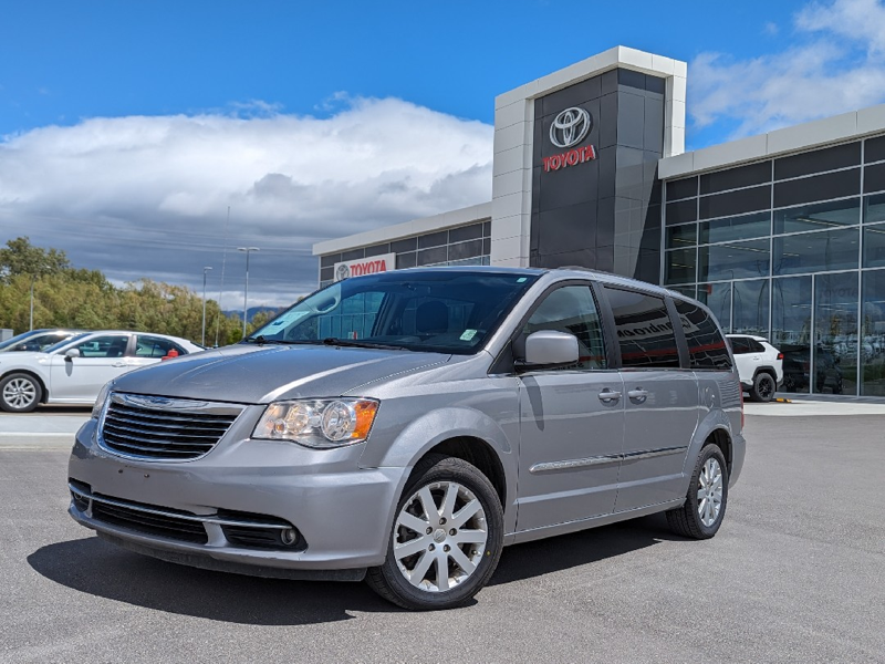 2015 Chrysler Town & Country TOURING  -  Power Tailgate