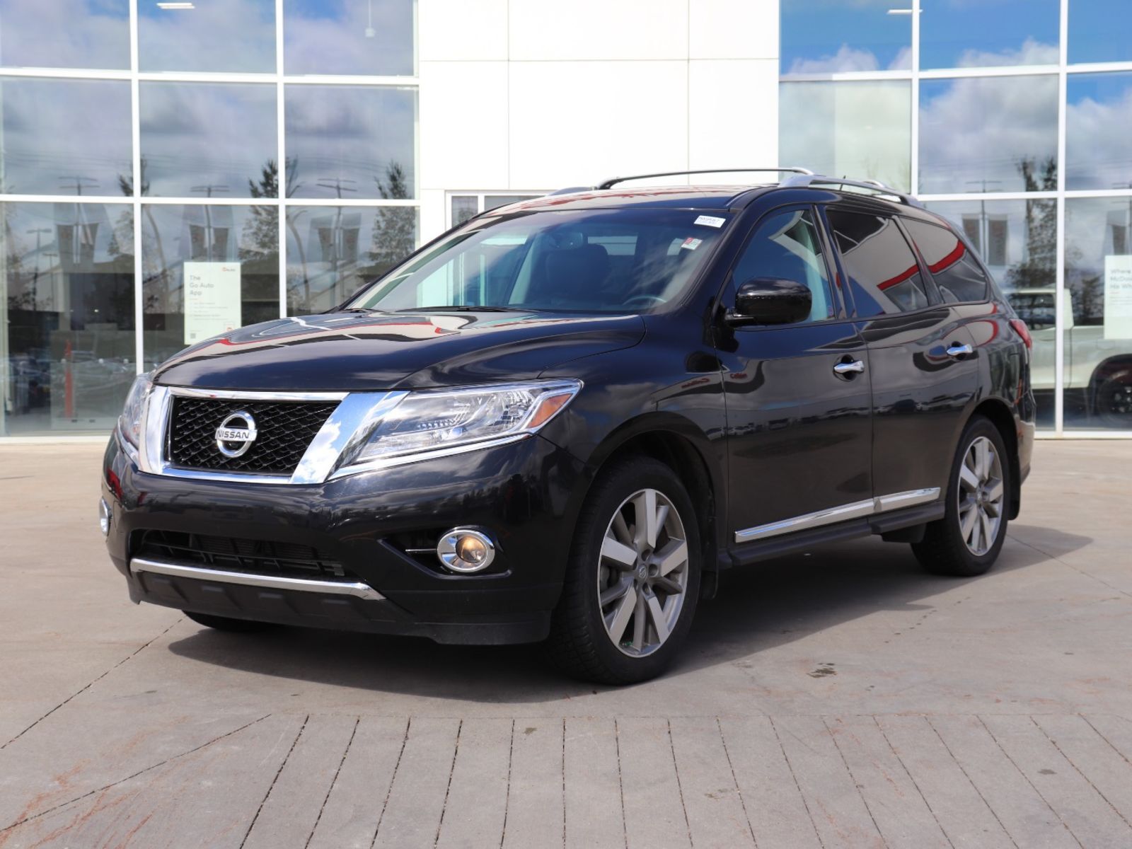 2015 Nissan Pathfinder NO ACCIDENTS / PLATINUM / AWD / LOW KMS