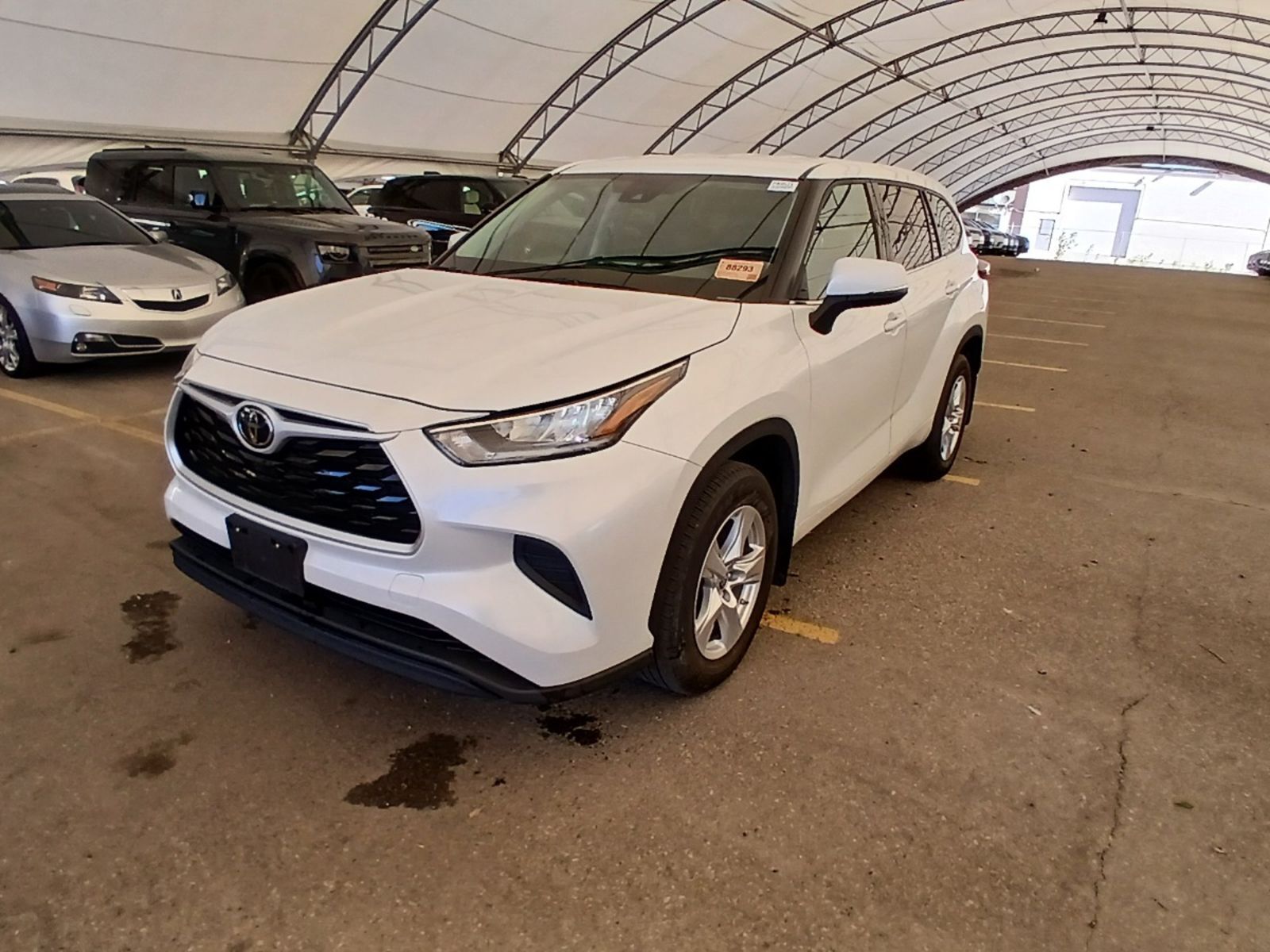 2022 Toyota Highlander LE - Low KMS, Heated Seats