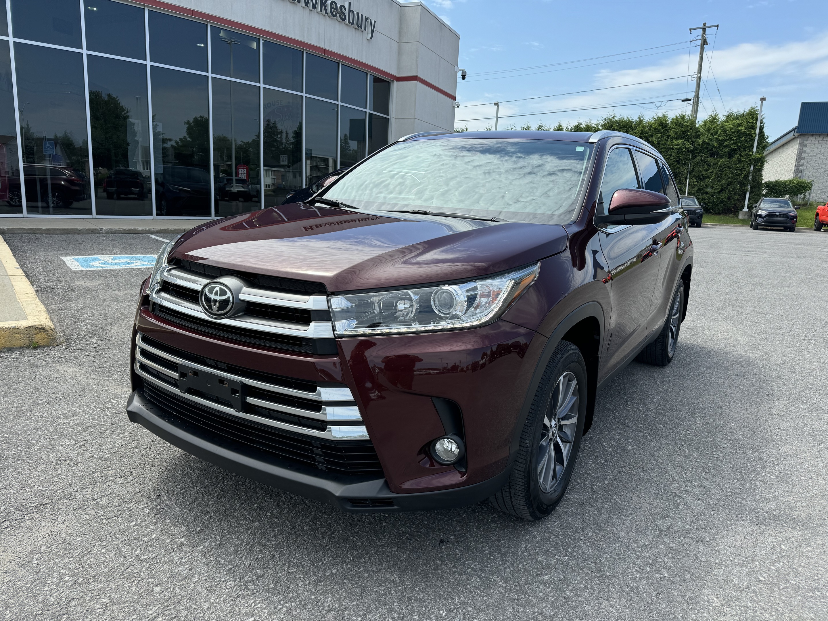 2019 Toyota Highlander XLE AWD SUNROOF MAGS B-T B-CAM ONE OWNER