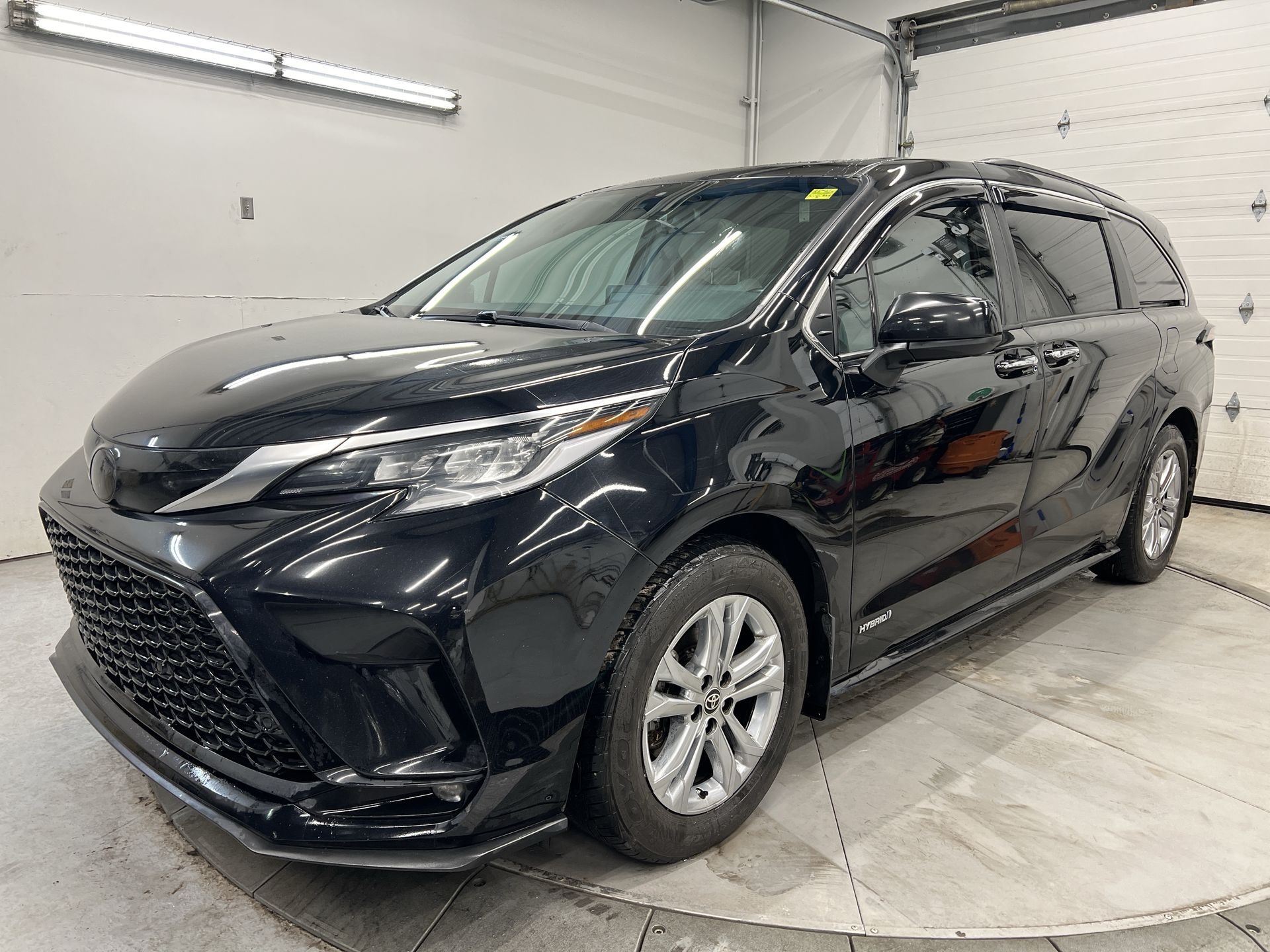 2021 Toyota Sienna XSE HYBRID AWD| 7-PASS | LEATHER |SUNROOF |LOW KMS