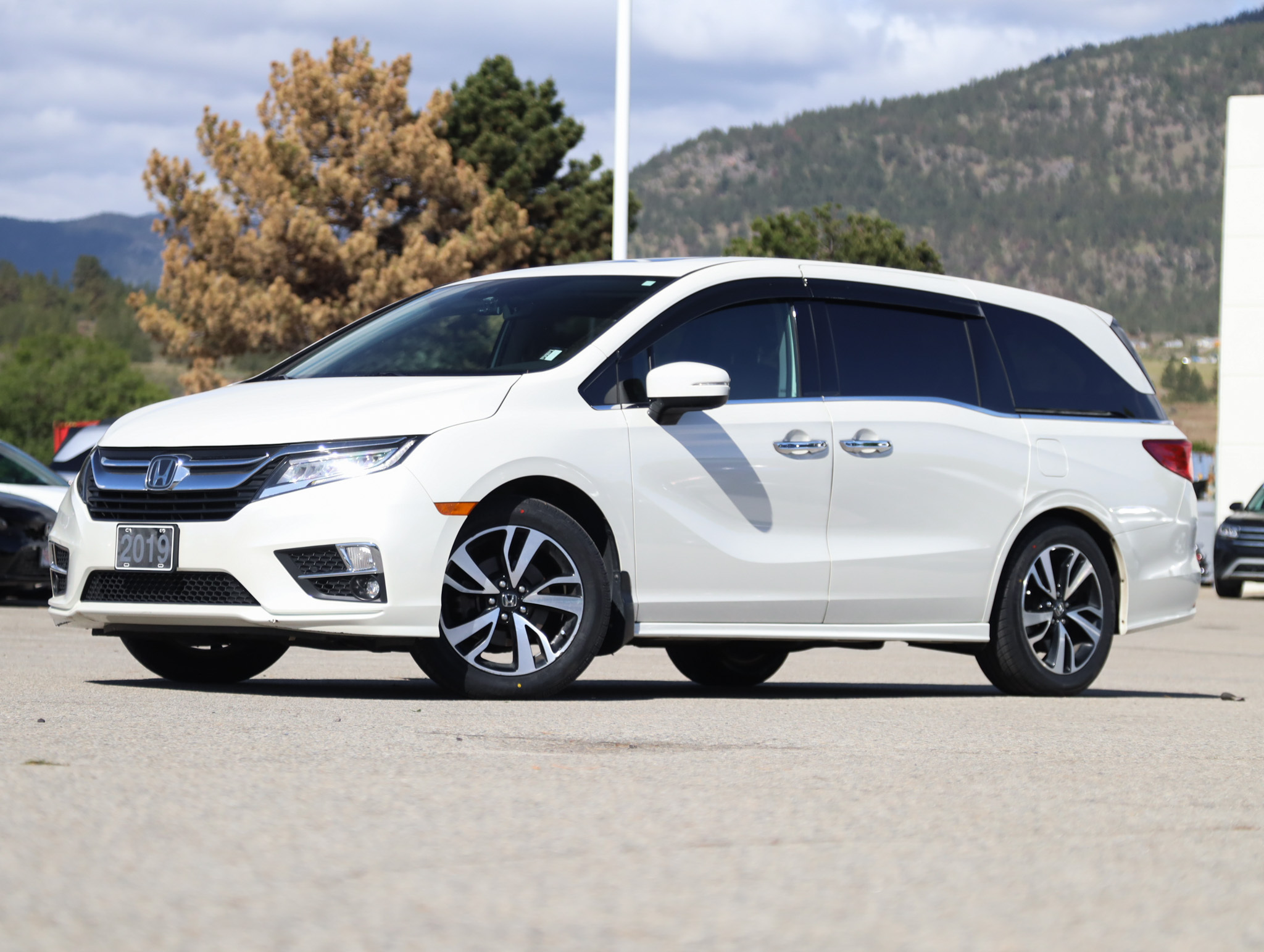 2019 Honda Odyssey Touring - No Accidents / BC Vehicle / FWD