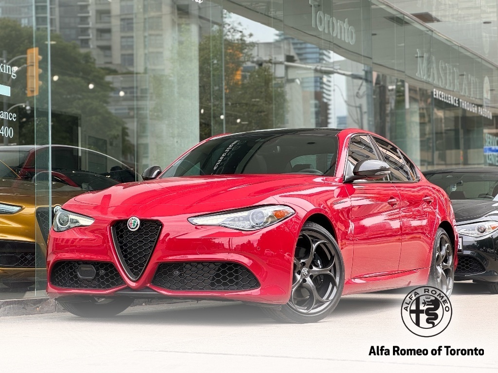 2023 Alfa Romeo Giulia ESTREMA:ADAPTIVE SUSPENTION|CARBON FIBRE TRIM