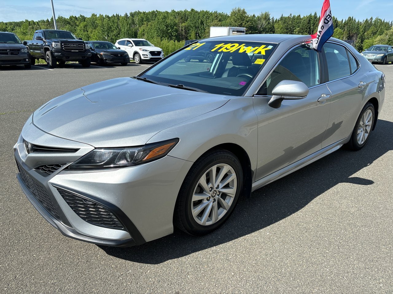2021 Toyota Camry SE - Fresh trade in!