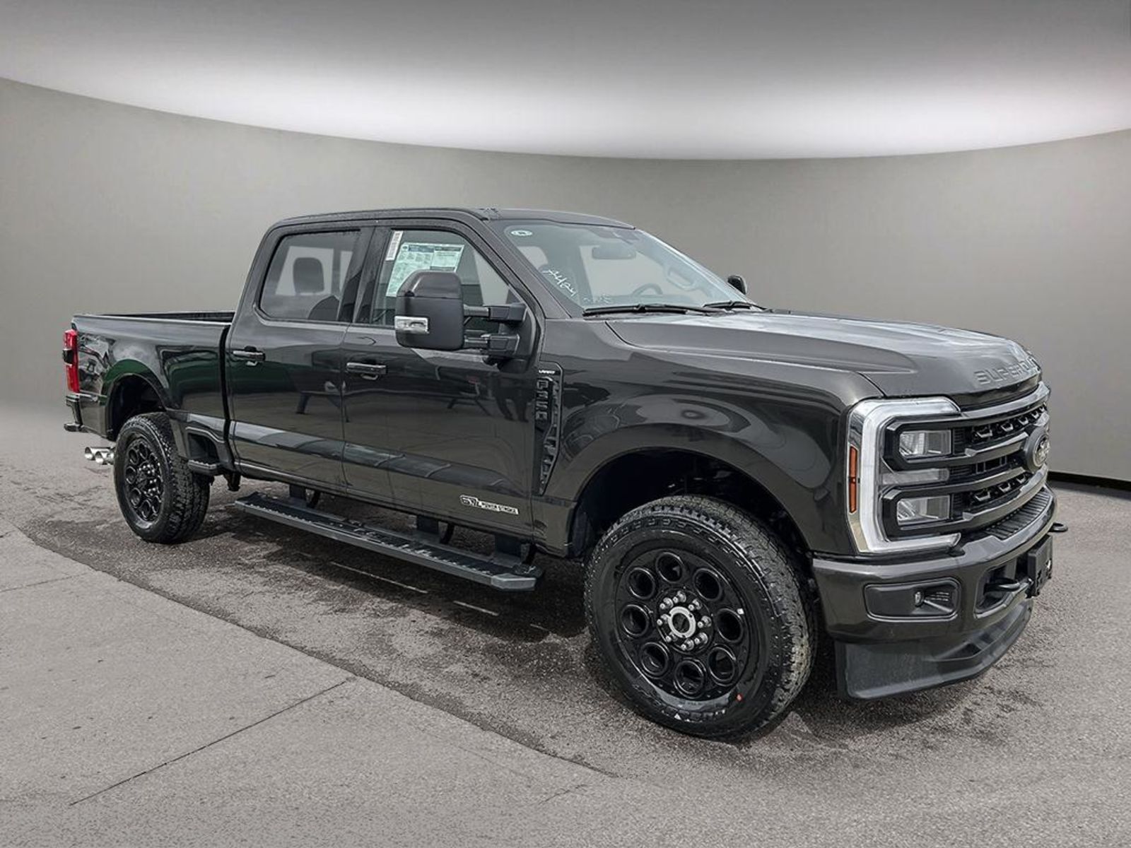 2024 Ford F-350 LARIAT - Black Appearance Package