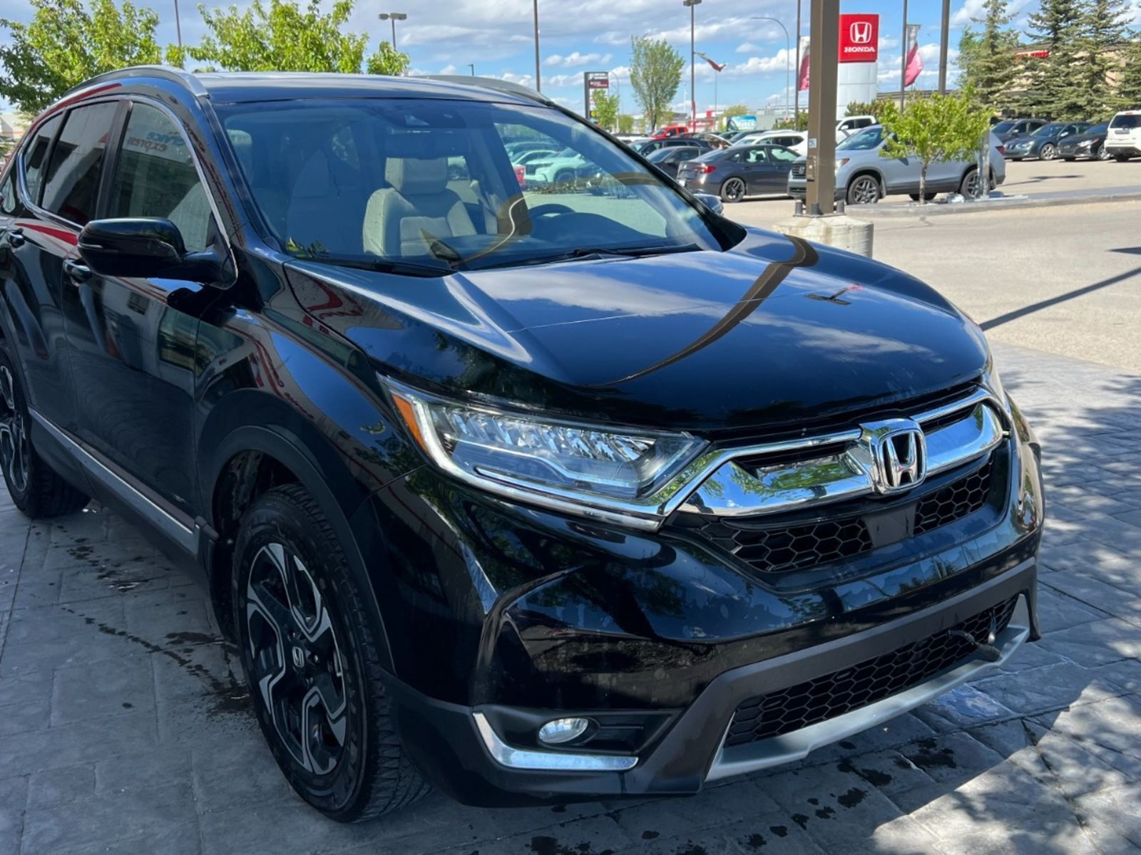 2018 Honda CR-V Touring: No Accidents, Leather, Sunroof, AWD 