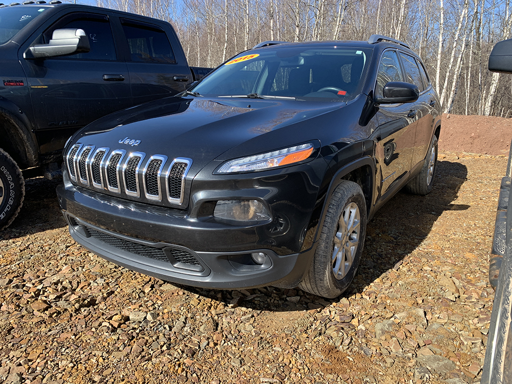 2015 Jeep Cherokee AWD North $269bw, All Weather Mats, Hitch