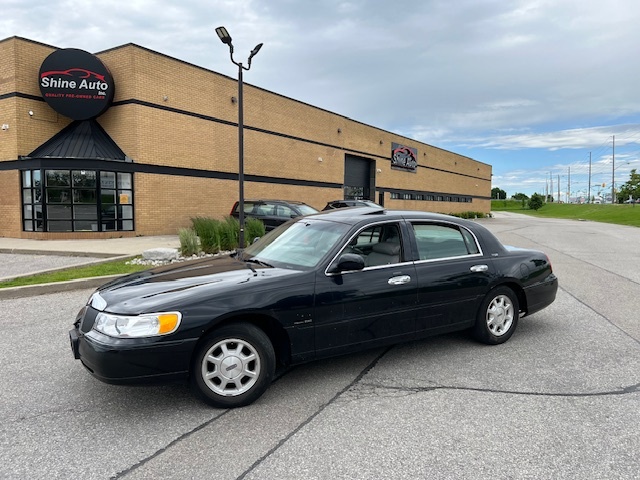 2000 Lincoln Town Car Signature,Low Kms,Certified,Sunroof,Heated Leather