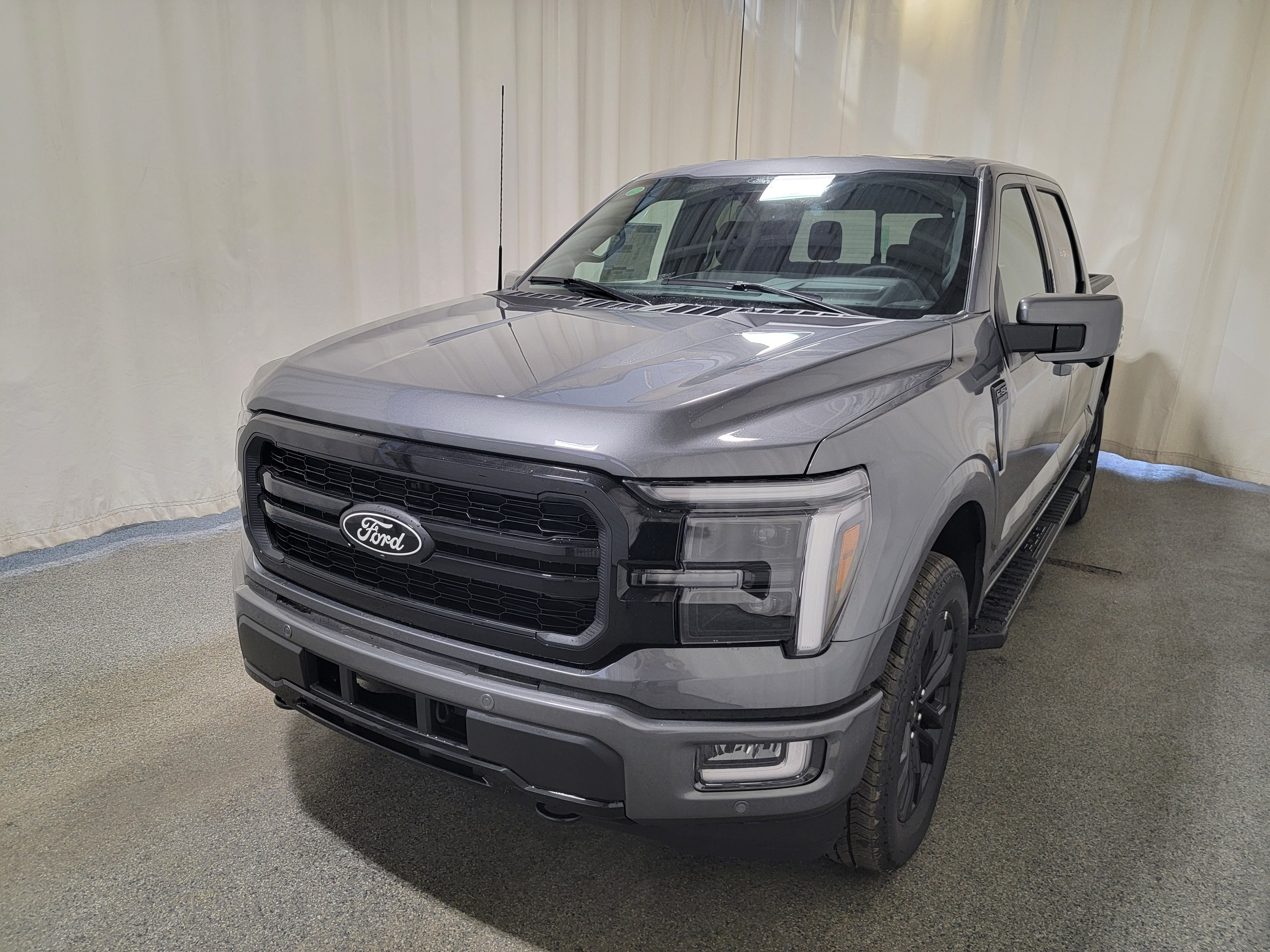 2024 Ford F-150 LARIAT W/ BLACK APPEARANCE PACKAGE