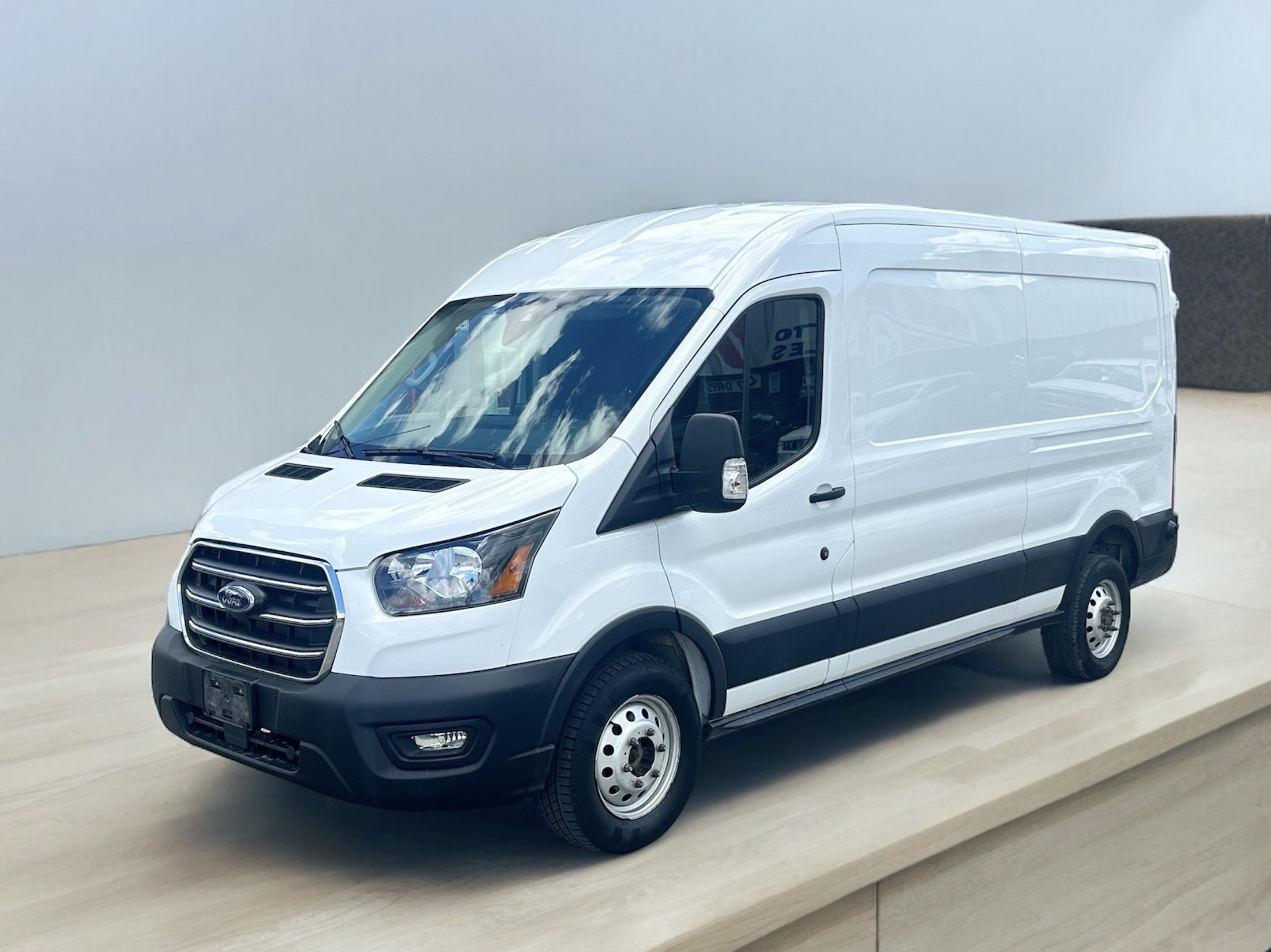 2020 Ford Transit Cargo Van T-250 ~ AWD ~ Medium Roof ~ Low KM
