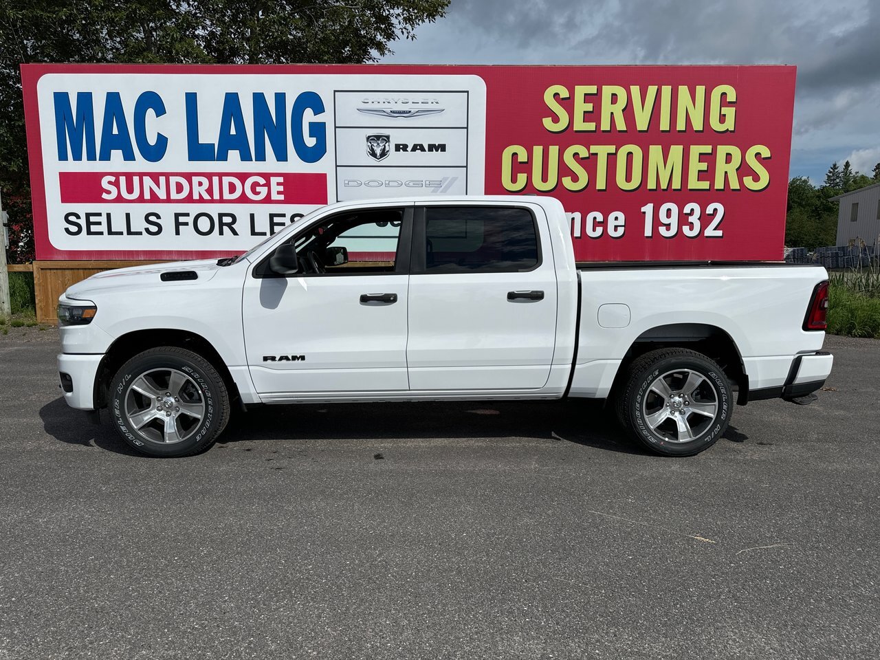 2025 Ram 1500 TRADESMAN 