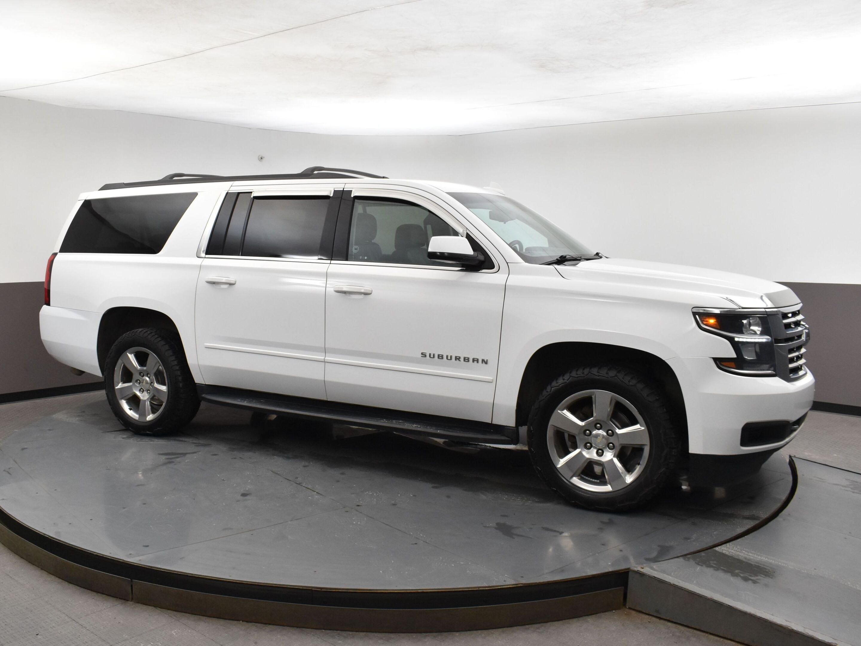 2019 Chevrolet Suburban LS 4x4 Leather 8 Passenger, Leather, Heated/power 