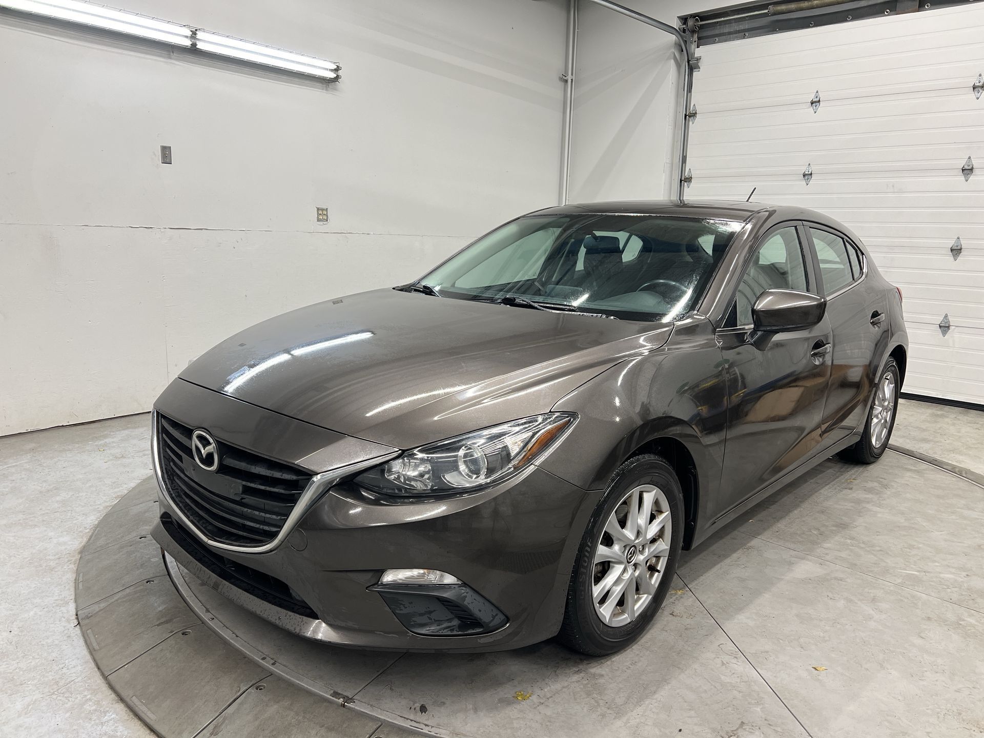2016 Mazda Mazda3 Sport GS SPORT | SUNROOF | HTD SEATS |REAR CAM |LOW KMS!