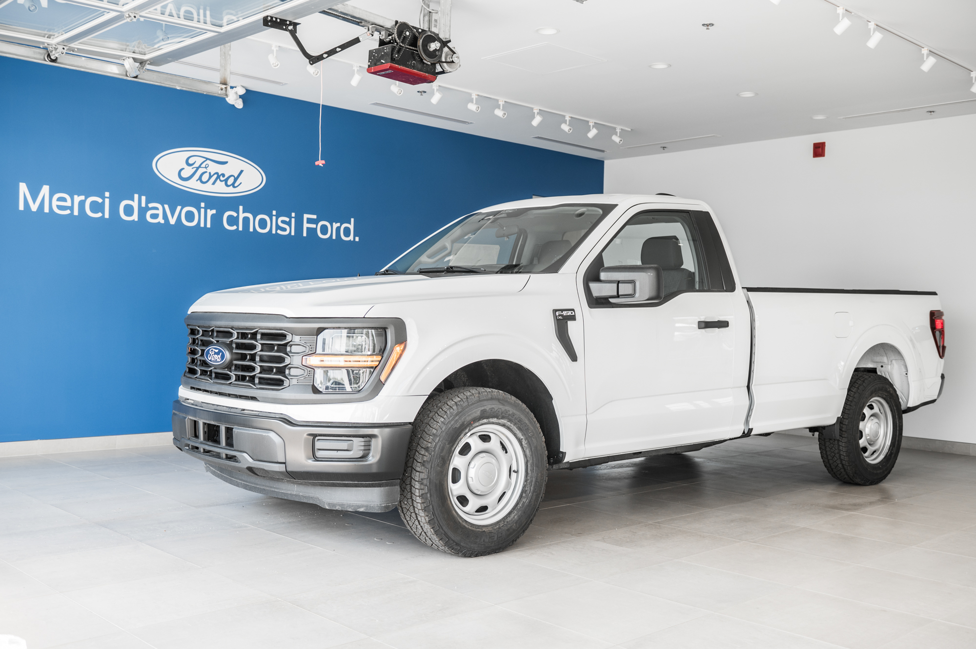 2024 Ford F-150 XL 2WD Reg Cab 8' Box