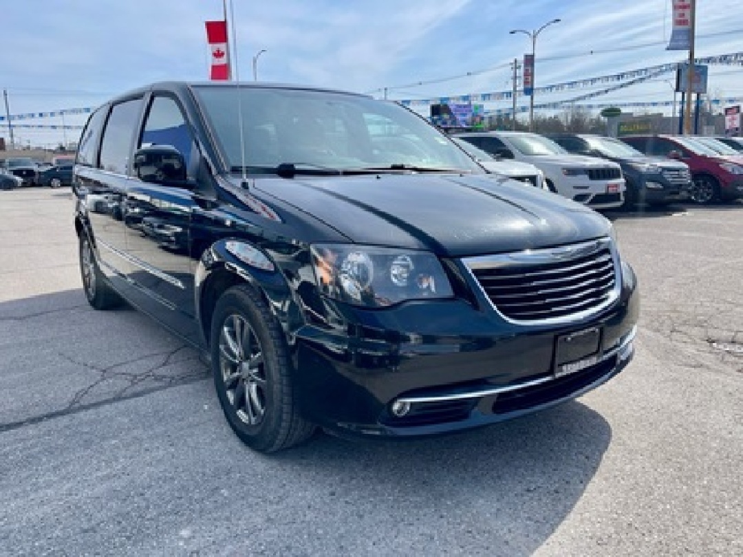 2014 Chrysler Town & Country LEATHER H-SEATS R-CAM MINT! WE FINANCE ALL CREDIT!
