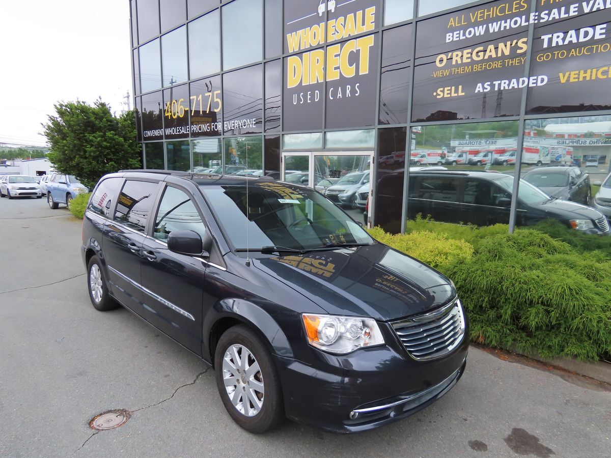 2013 Chrysler Town & Country Touring W/ WINTER TIRES!!