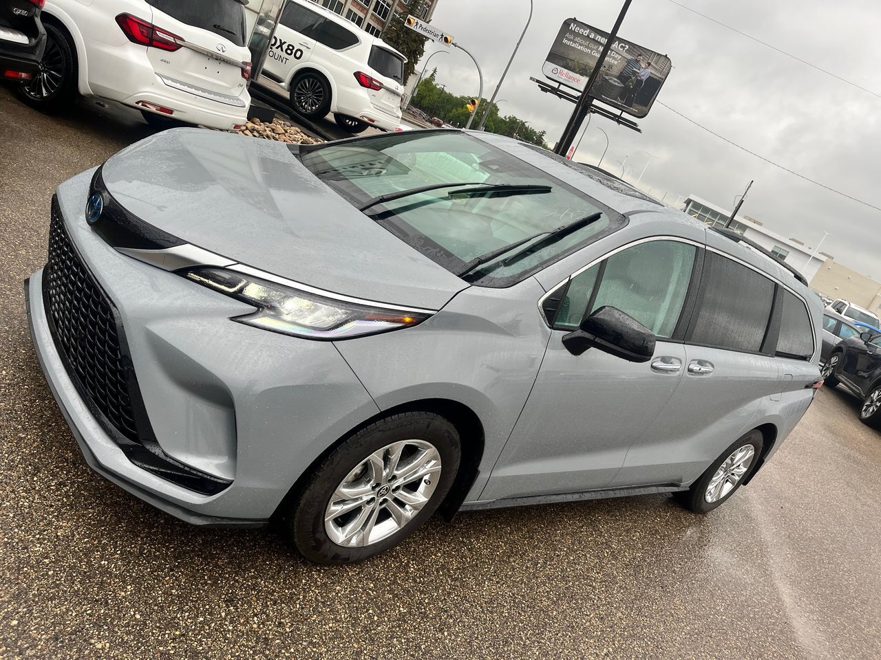 2023 Toyota Sienna XSE Hybrid - AWD - Fully Loaded !!Every Feature An