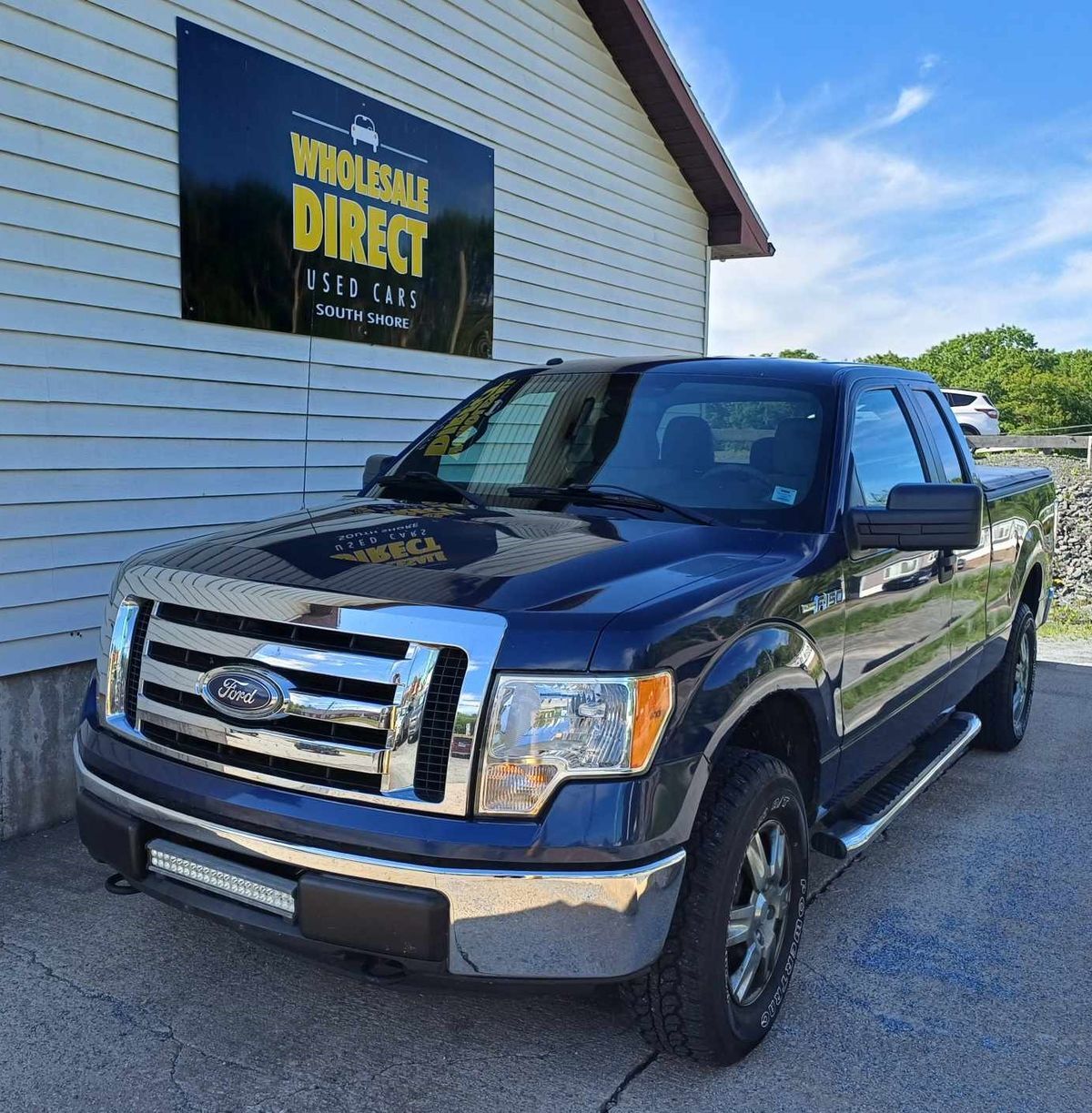 2012 Ford F-150 V6 4x4 with Hitch, Tow/Haul, and Trailer Brakes