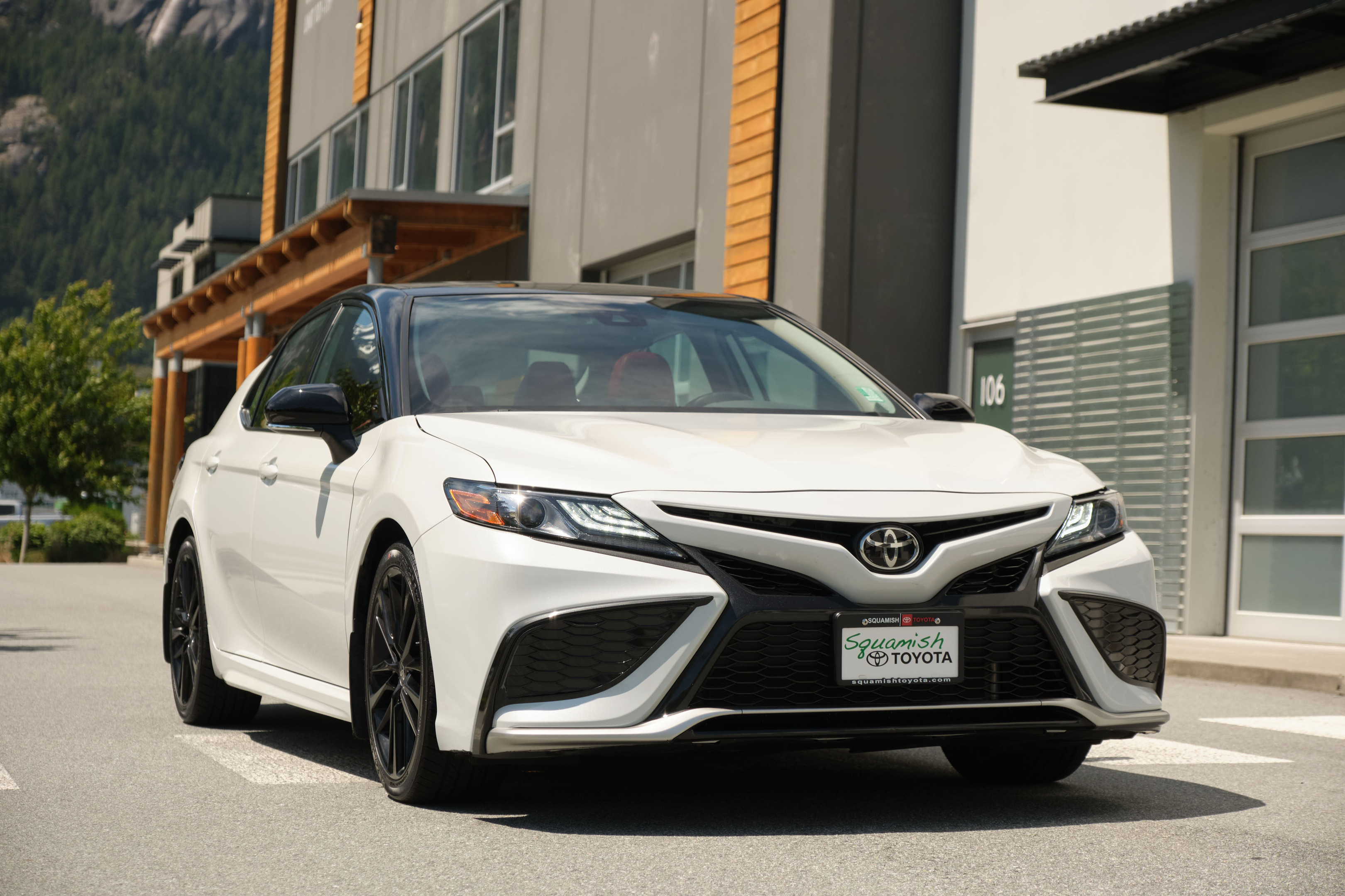 2021 Toyota Camry XSE AWD - Toyota Certified with 24,900 km