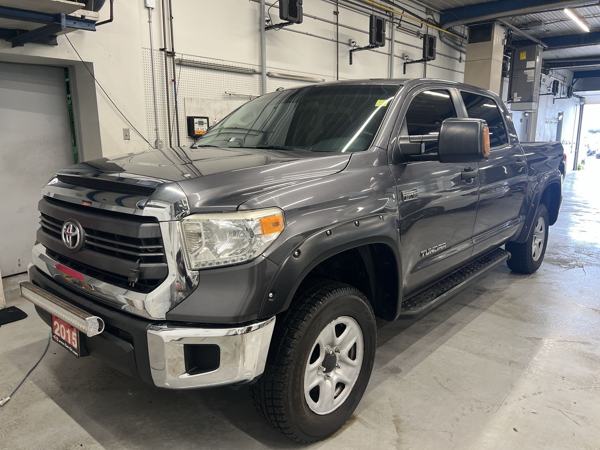 2015 Toyota Tundra 5.7L V8| CREW | TOW MIRRORS | REAR CAM |CERTIFIED!