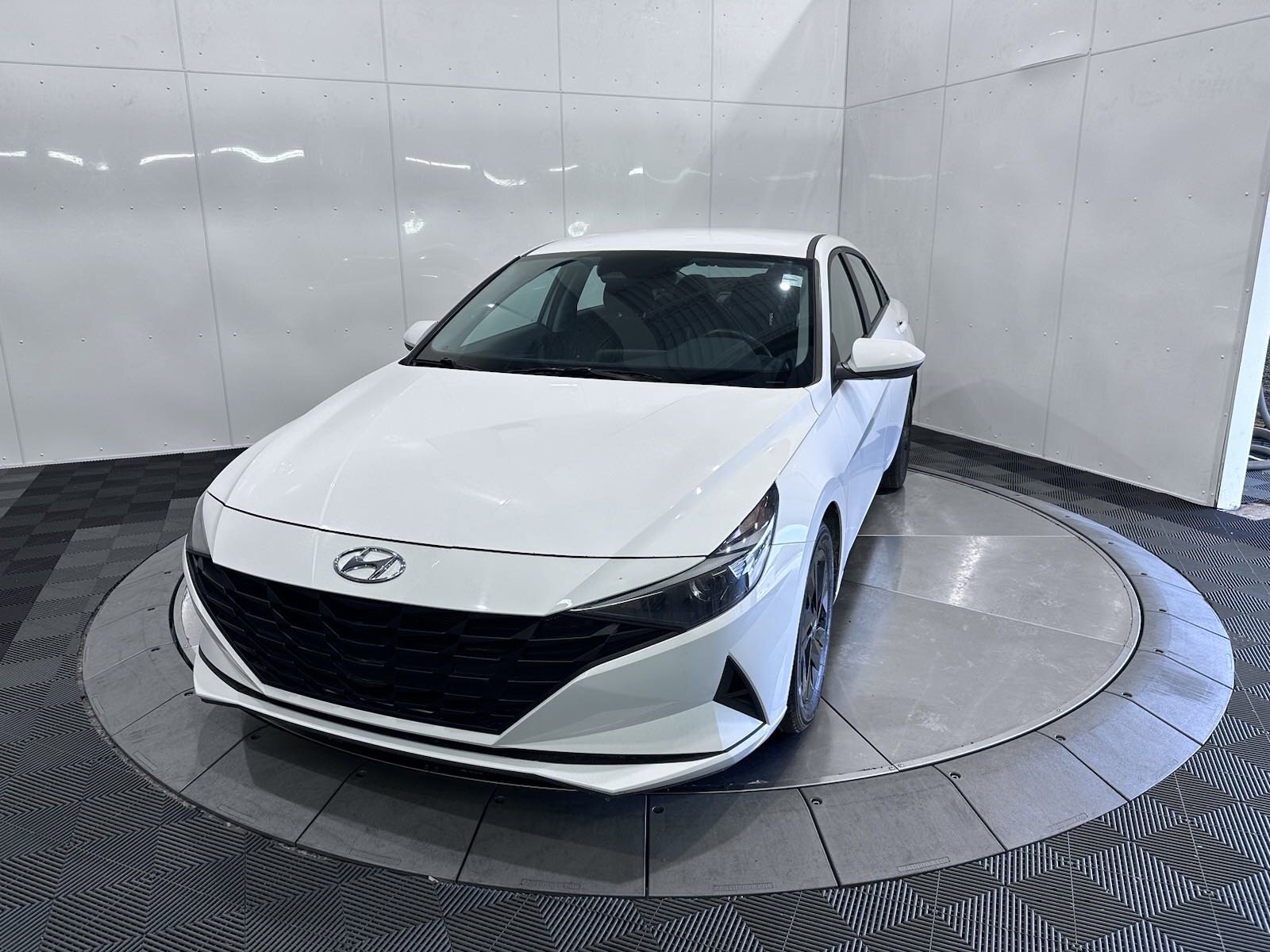 2022 Hyundai Elantra Preferred I CarPlay I Reverse Cam