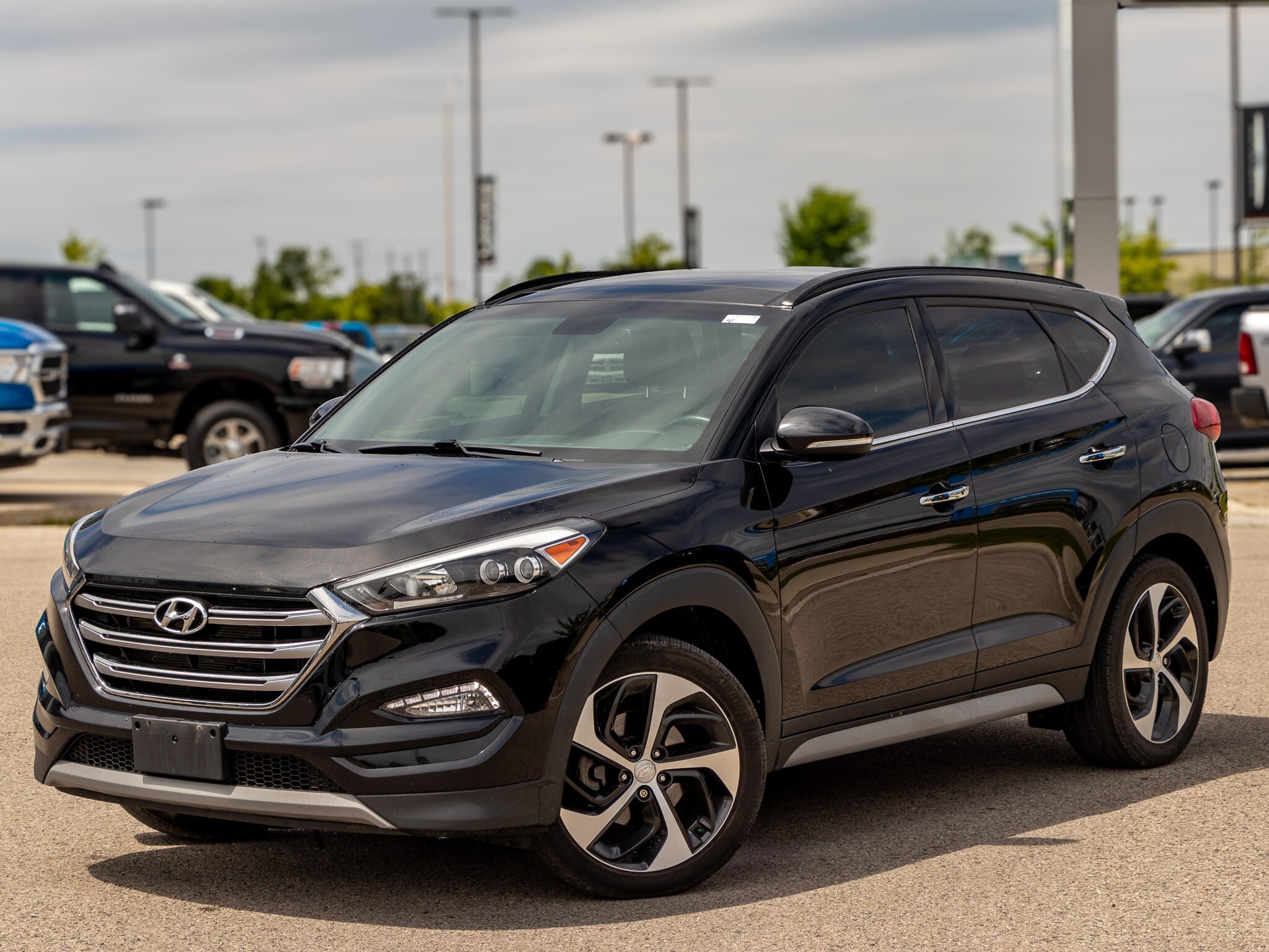 2017 Hyundai Tucson AWD | NAV | Sunroof | Back-up Cam | Heated Seats |