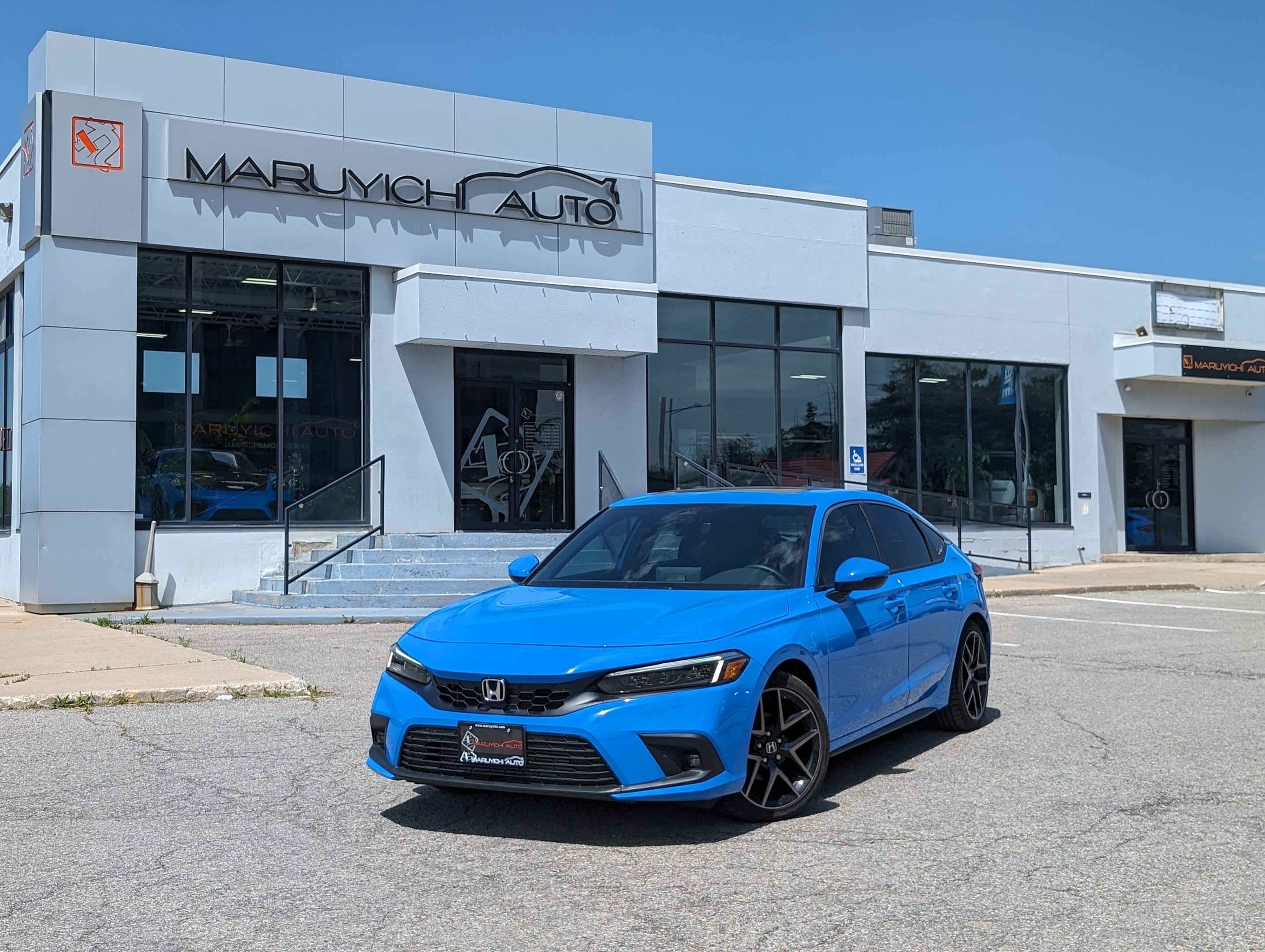 2023 Honda Civic Hatchback Boost Blue Sport Touring * LOW KM * Like-New * 