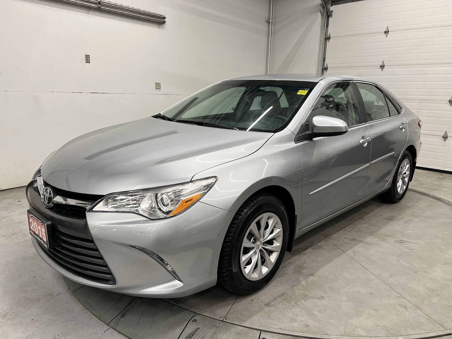 2015 Toyota Camry LE UPGRADE | REAR CAM | LOW KMS! | ALLOYS | A/C
