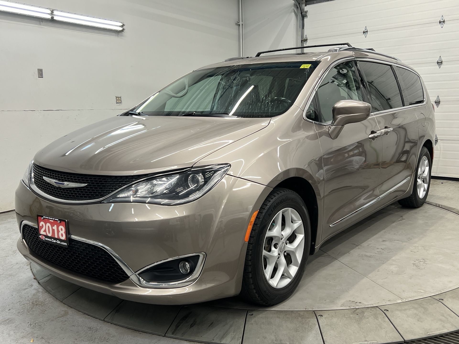 2018 Chrysler Pacifica TOURING L PLUS | PANO ROOF | DVD |LEATHER |CARPLAY
