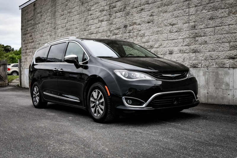 2019 Chrysler Pacifica Hybrid Limited  • SUNROOF • COOLED LEATHER