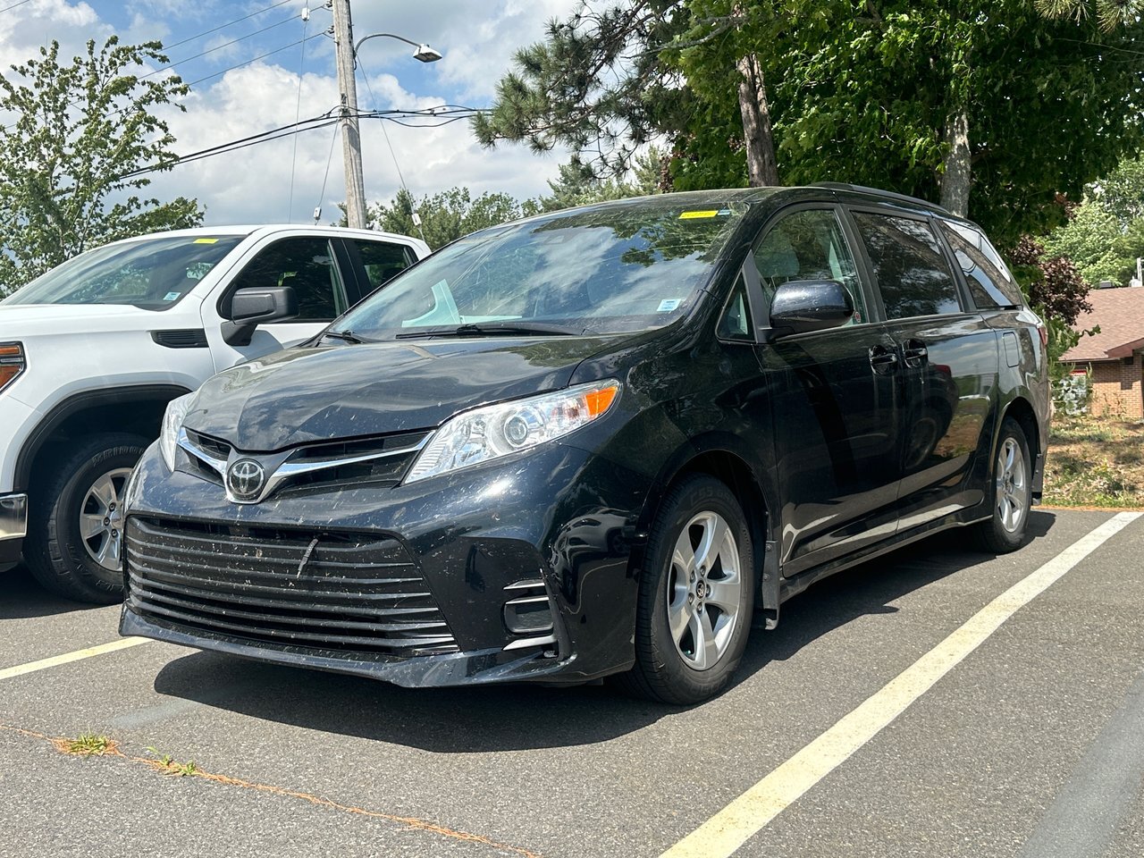2020 Toyota Sienna LE  8-PASS
