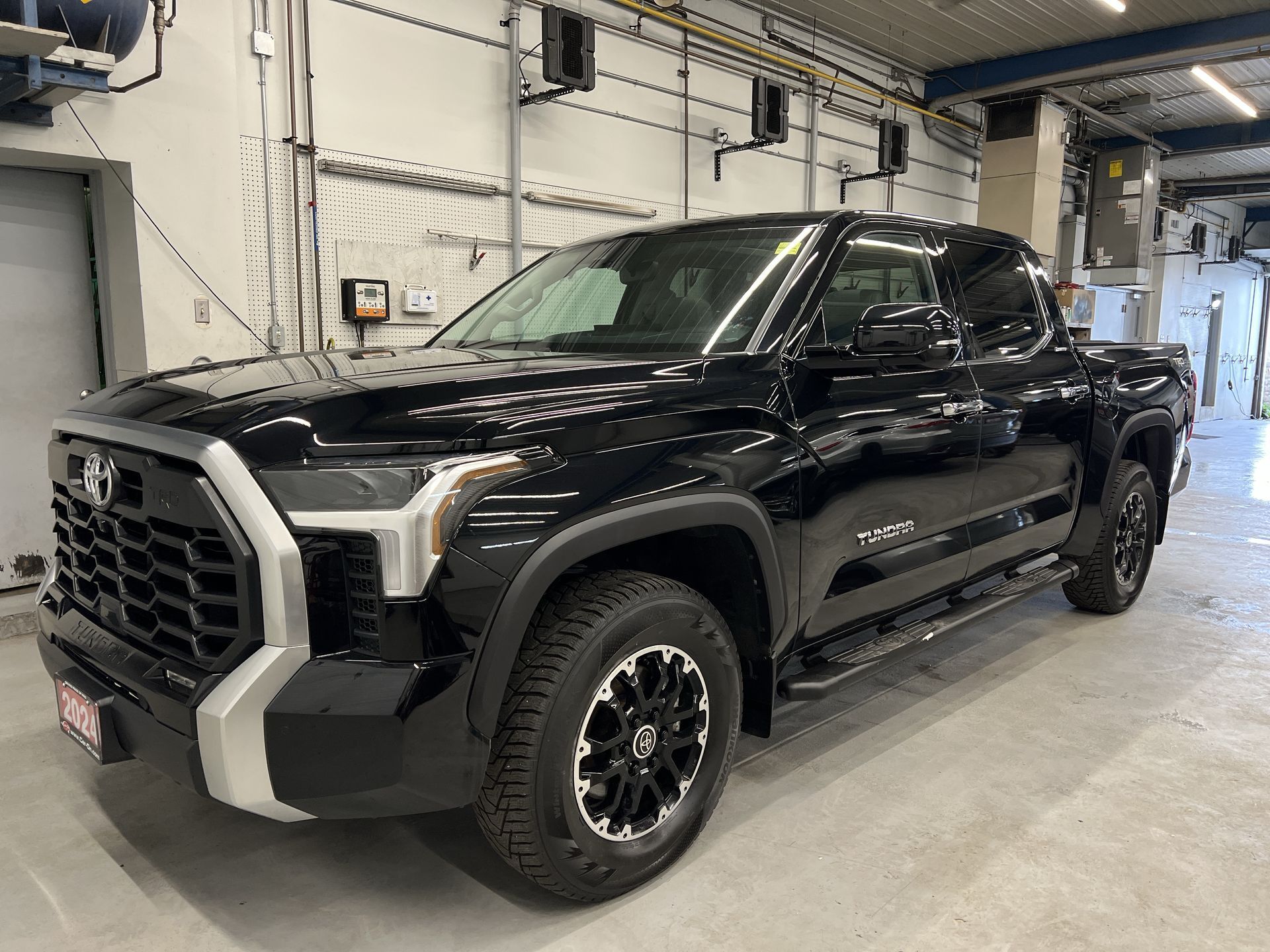 2024 Toyota Tundra LIMITED TRD OFF ROAD | CREW | PANO ROOF | LEATHER