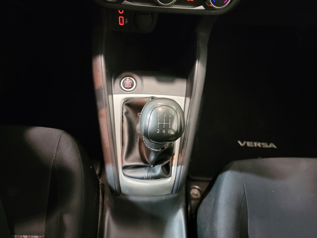 Nissan Versa 2021