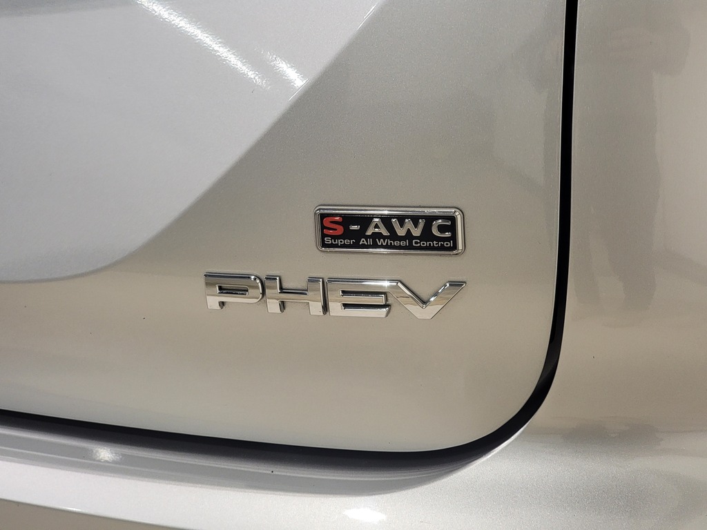 Mitsubishi Outlander PHEV 2023