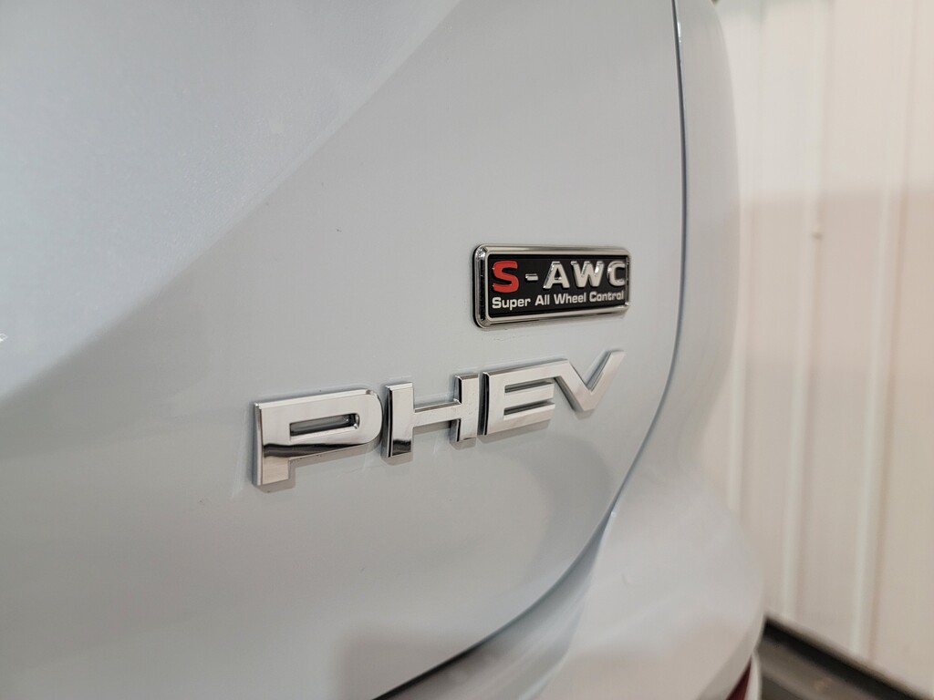 Mitsubishi Outlander PHEV 2024