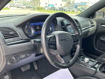 used 2019 Chrysler 300 car