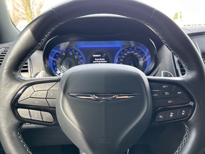 used 2019 Chrysler 300 car