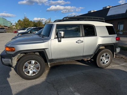 used 2007 Toyota FJ Cruiser car, priced at $10,577