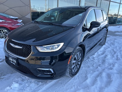 used 2022 Chrysler Pacifica Hybrid car, priced at $40,895