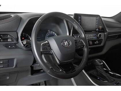 used 2021 Toyota Highlander car, priced at $43,998