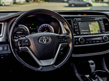 used 2017 Toyota Highlander Hybrid car, priced at $33,495