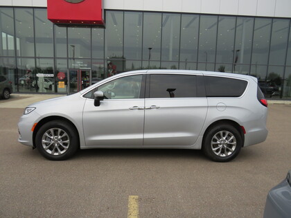 used 2023 Chrysler Pacifica car, priced at $43,998