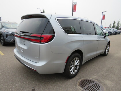 used 2023 Chrysler Pacifica car, priced at $43,998