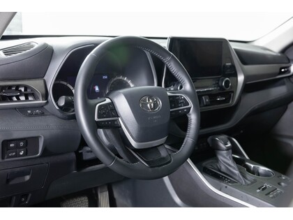 used 2023 Toyota Highlander car, priced at $48,998