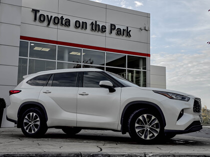 used 2020 Toyota Highlander car, priced at $34,888